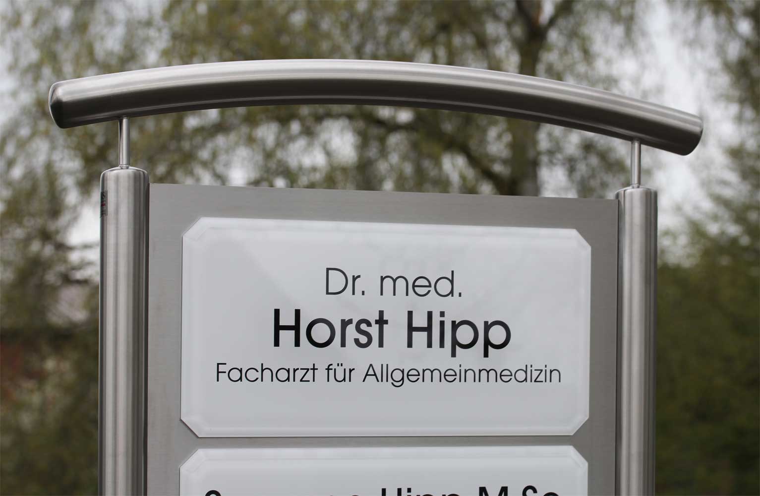 Edelstahl-Schildständer - Typ Halbbogen-V2A-Hipp