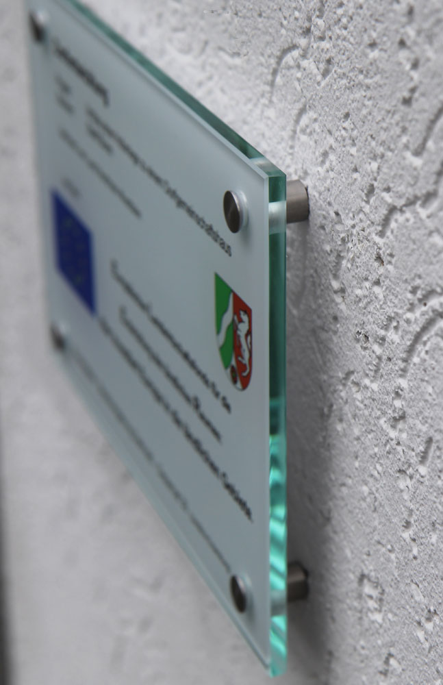 Echtglas-Schild (ESG) - 8 mm Typ Kristallum-weiß