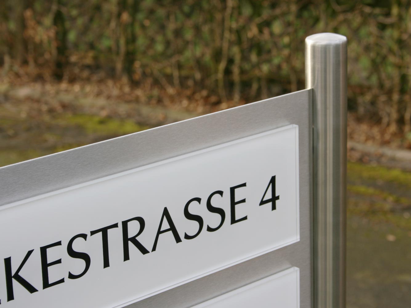 Edelstahl-Schildständer - Typ ESR-H-V2A-Plexi-Hobrik