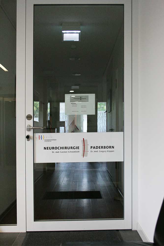 Praxisschild als Folienaufkleber - in verschiedene Größen