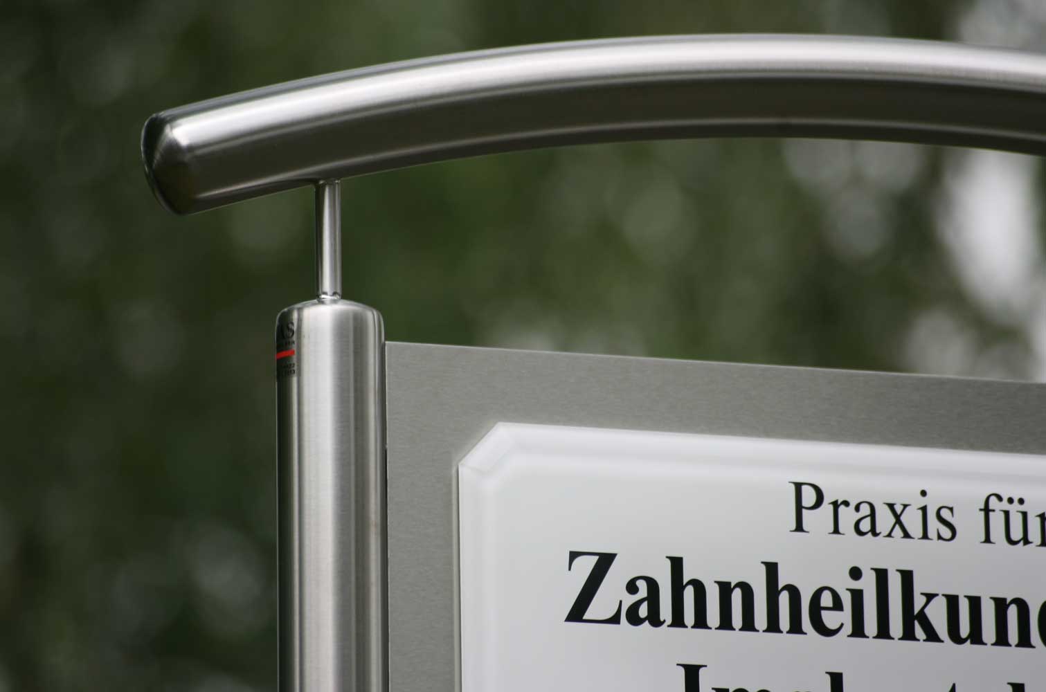 Edelstahl-Schildständer - Typ Halbbogen-V2A-Göttlich