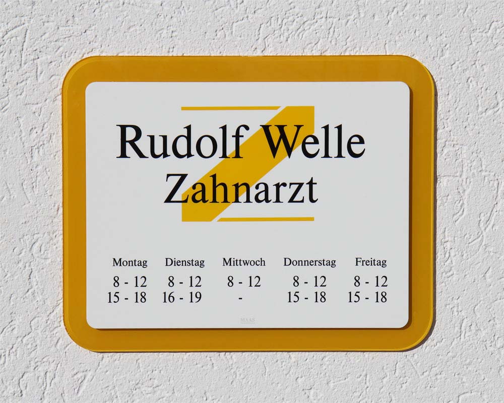 Rundeck Acrylglasschild 4 mm Typ Delta - mit Hintergrundplatte