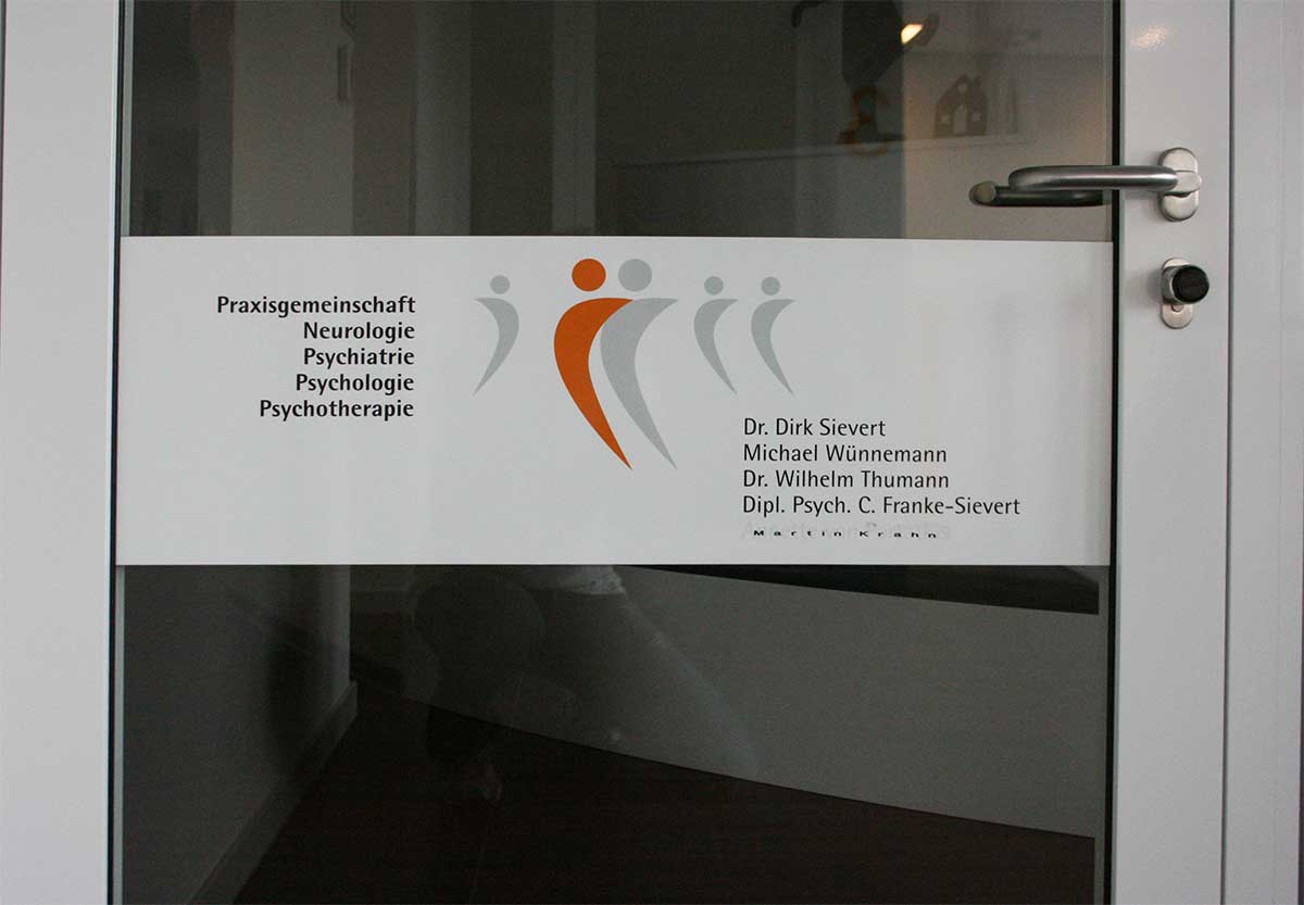 Praxisschild als Folienaufkleber - in verschiedene Größen