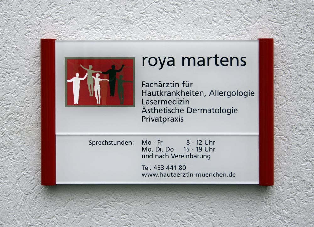 Acrylglasschild 8 mm Typ Margo-R - auf farbiger Alu-Konstruktion