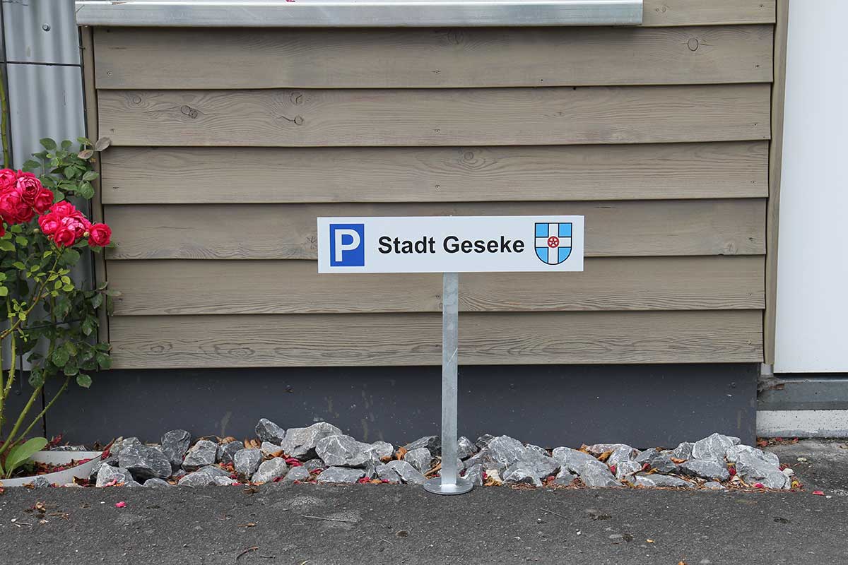 Parkplatzschild 520 x 110 mm (BxH) - mit Pfosten zum Aufschrauben