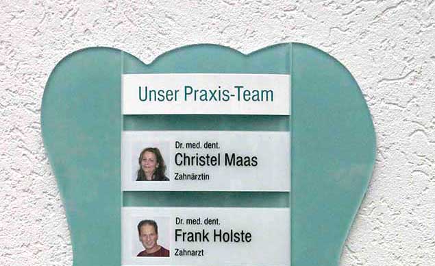 Mitarbeiter-Display - 420 x 750 mm - Überschrift + 4 Mitarbeiter