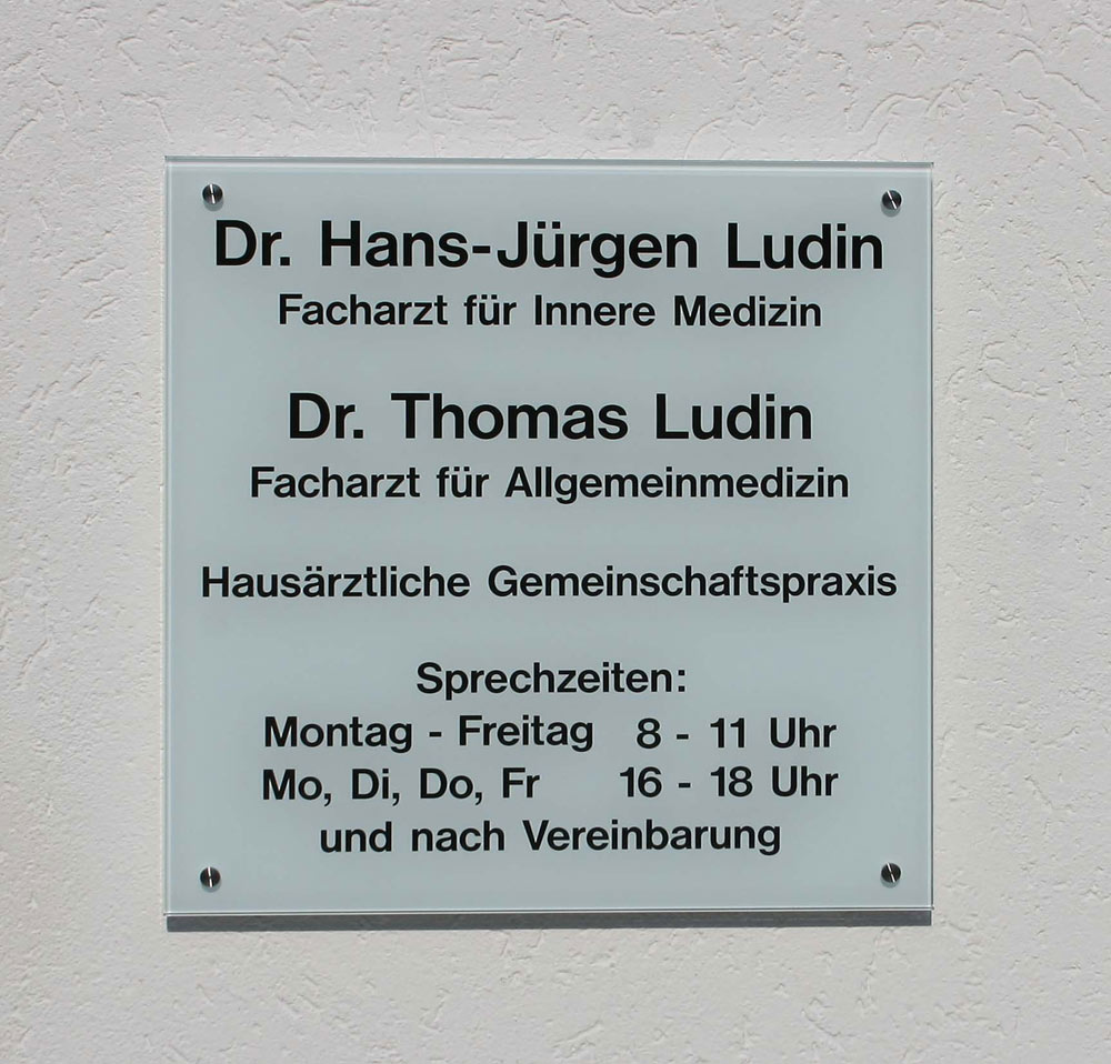 Echtglas-Schild (ESG) - 8 mm Typ Kristallum-weiß