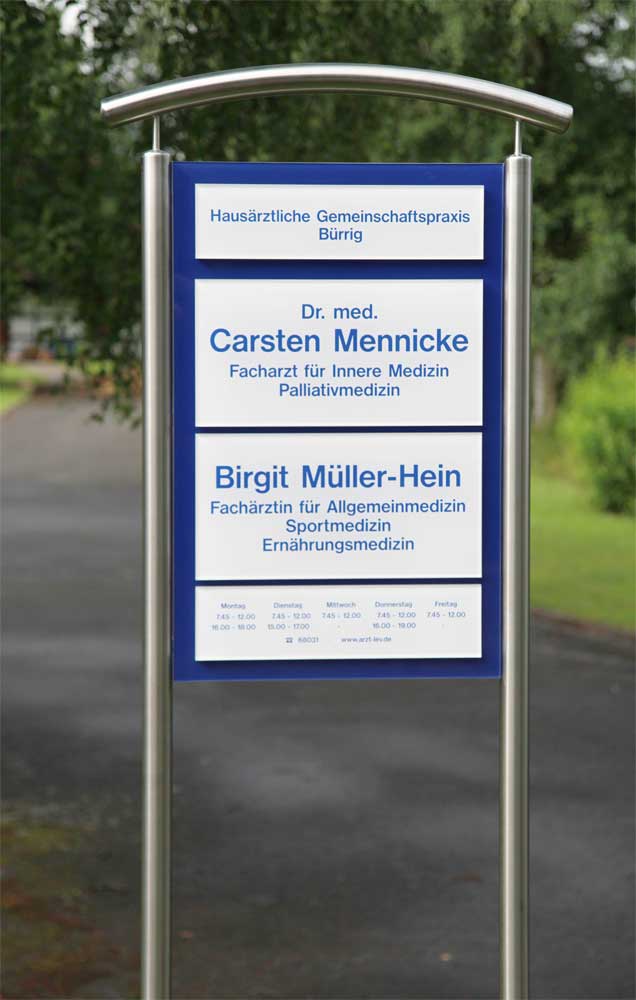 Edelstahl-Schildständer - Typ Halbbogen-Plexi-Mennicke