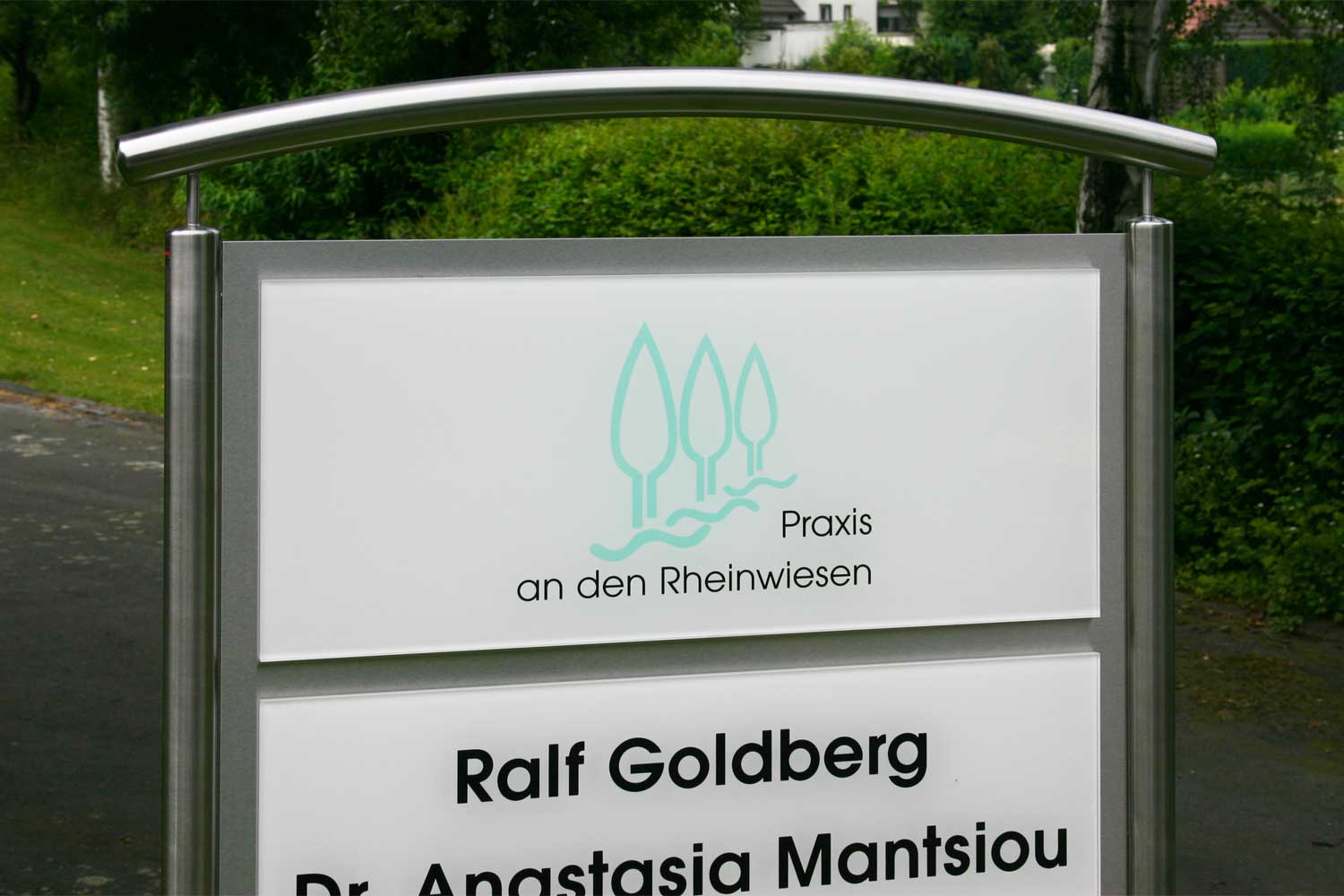 Edelstahl-Schildständer - Typ Halbbogen-V2A-Goldberg