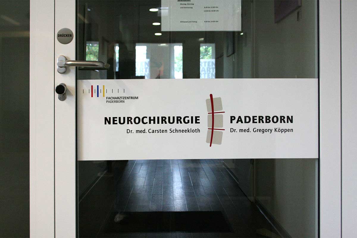 Praxisschild als Folienaufkleber - in verschiedene Größen