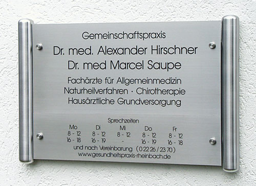 Rechteck Edelstahl-Schild 2 mm Typ Quadro-ESR - auf Edelstahl-Konstruktion