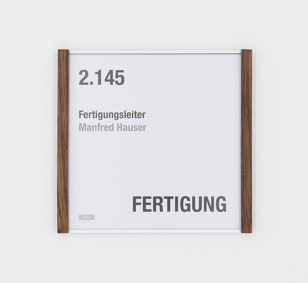 Türschild LMH Silver Line - Nussbaum 159,5 x 150,5 mm