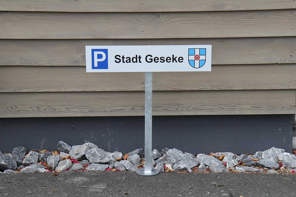 Parkplatzschild 520 x 110 mm (BxH) - mit Pfosten zum Aufschrauben