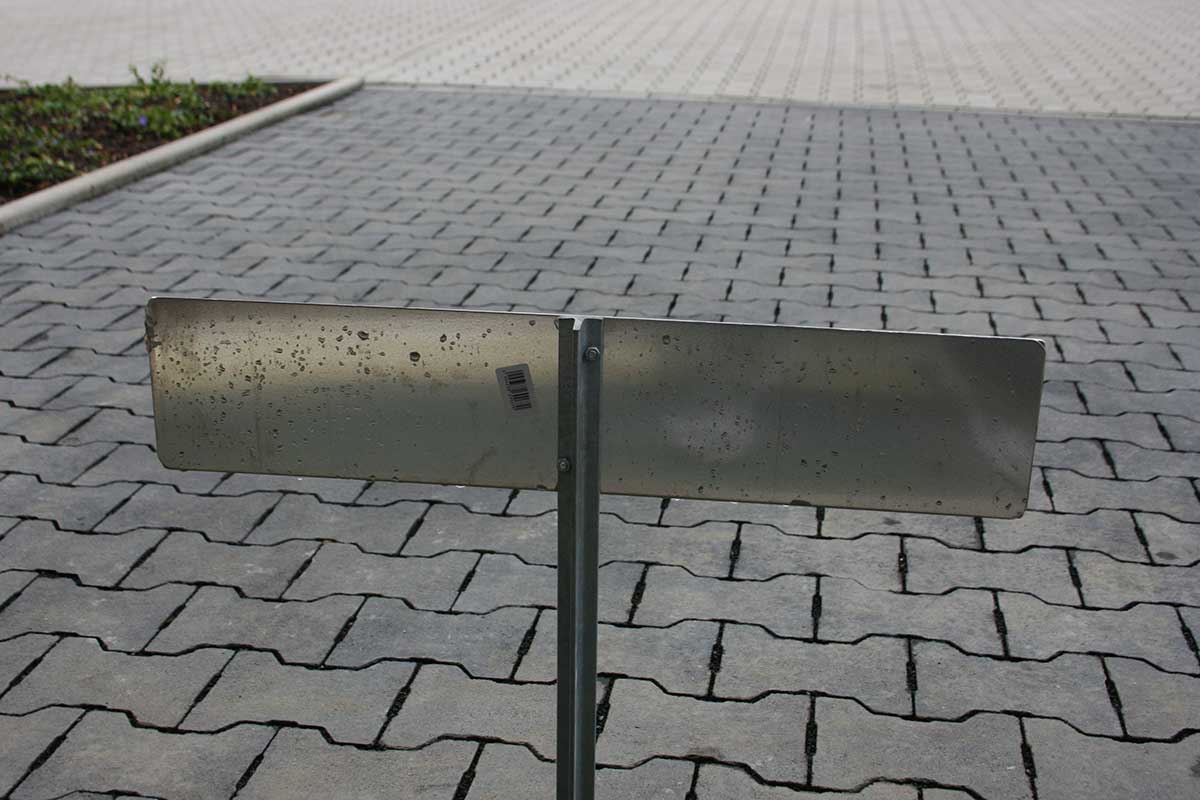 Parkplatzschild 520 x 110 mm (BxH) - mit Einschlag-Pfosten