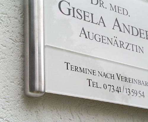 Rechteck Acrylglasschild 8 mm Typ Beta-ESR - auf Edelstahl-Konstruktion