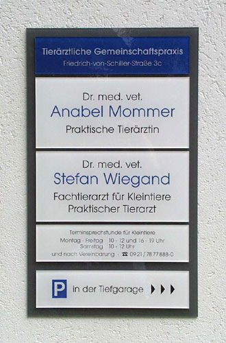 Rechteck Acrylglasschild 8 mm Typ Beta - mit Hintergrundplatte