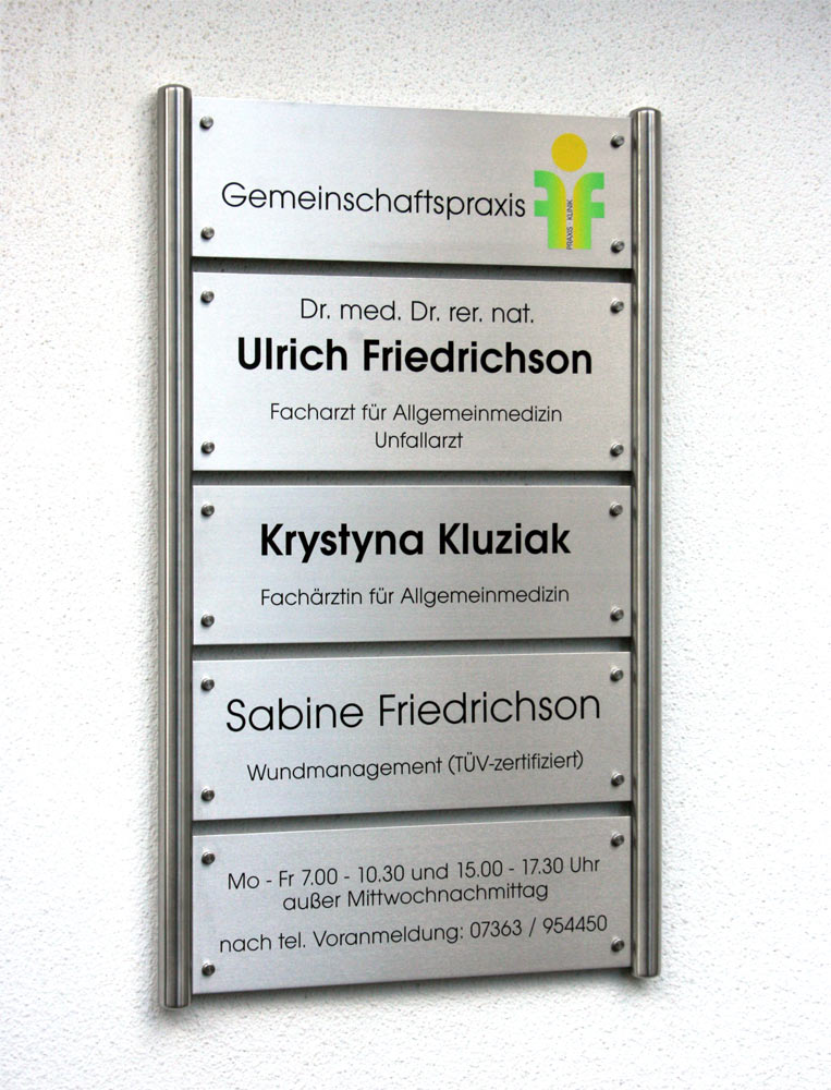 Rechteck Edelstahl-Schild 2 mm Typ Quadro-ESR - auf Edelstahl-Konstruktion
