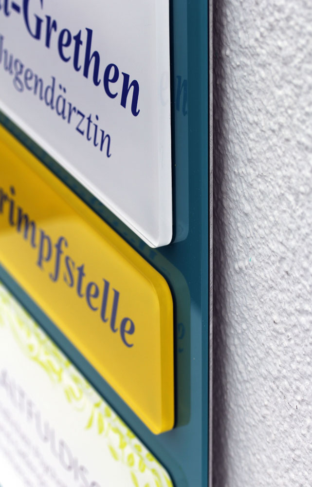 Rundeck Acrylglasschild 8 mm Typ Delta - mit Hintergrundplatte