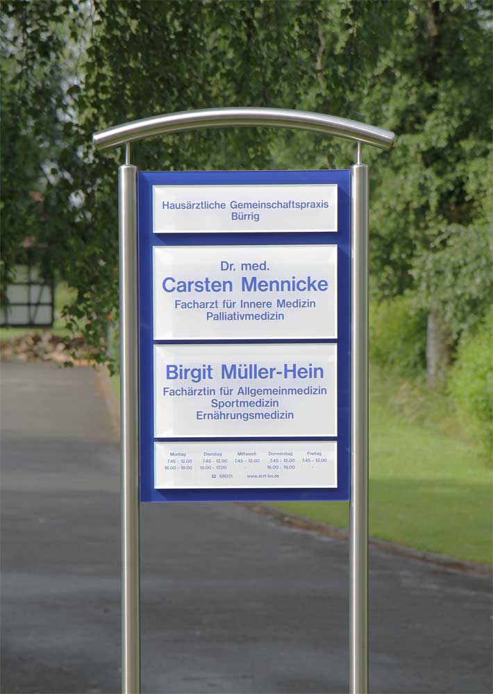 Edelstahl-Schildständer - Typ Halbbogen-Plexi-Mennicke