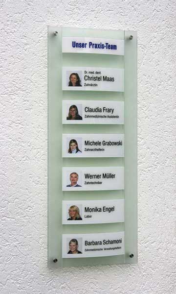 Mitarbeiter-Display - 300 x 500 mm - Überschrift + 4 Mitarbeiter
