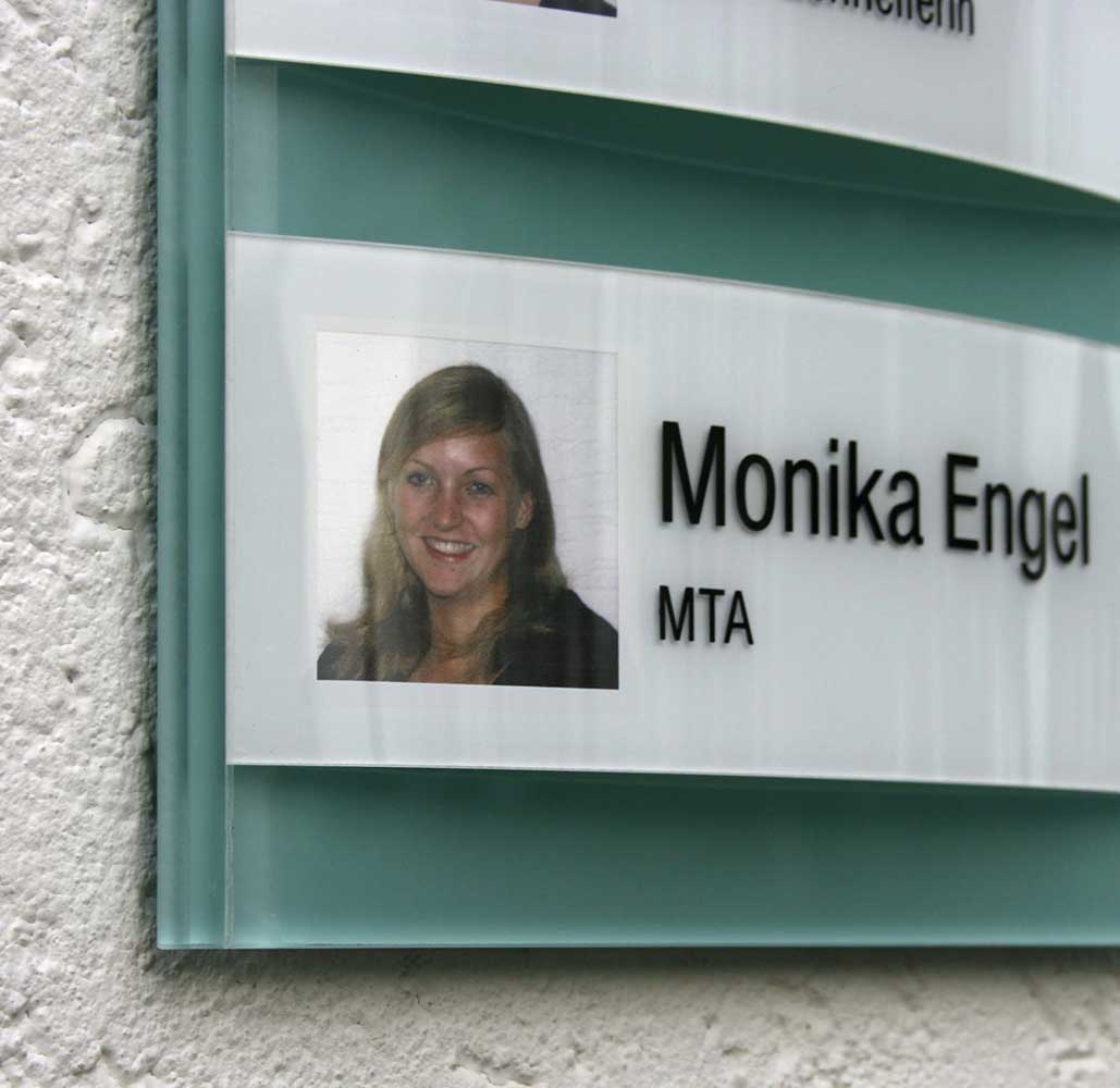 Mitarbeiter-Display - 225 x 500 mm - Überschrift + 4 Mitarbeiter