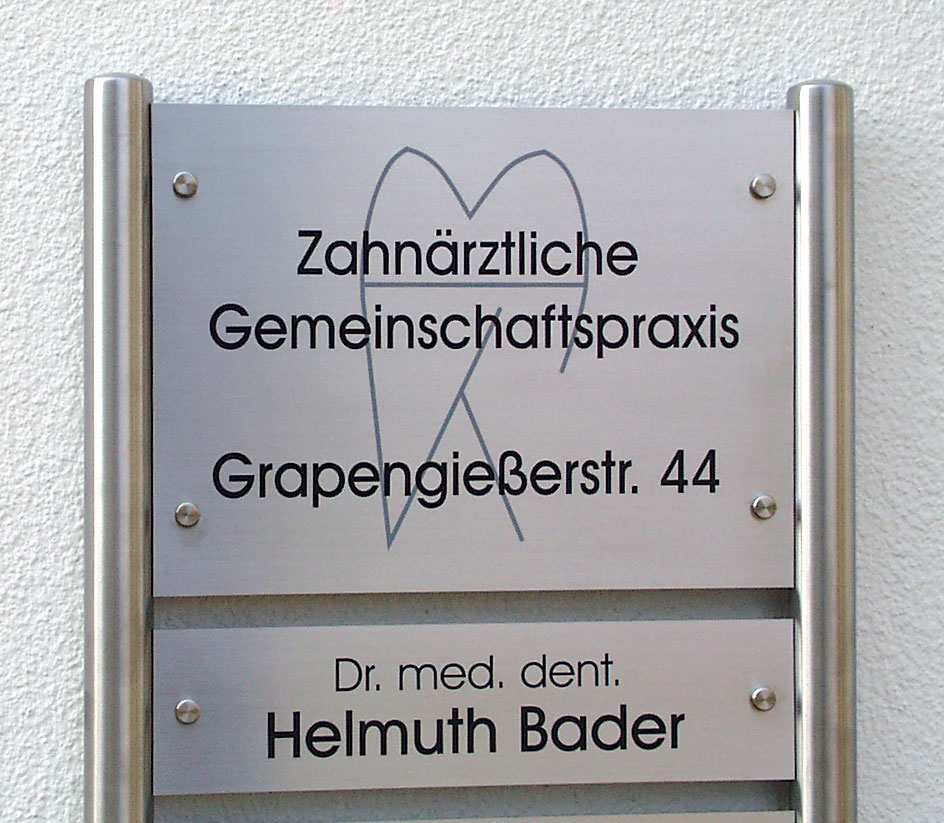 Rechteck Edelstahl-Schild 2 mm Typ Quadro-ESR - auf Edelstahl-Konstruktion