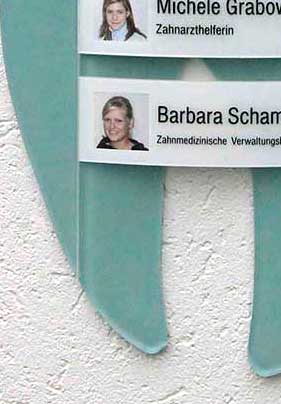 Mitarbeiter-Display - 420 x 750 mm - Überschrift + 4 Mitarbeiter