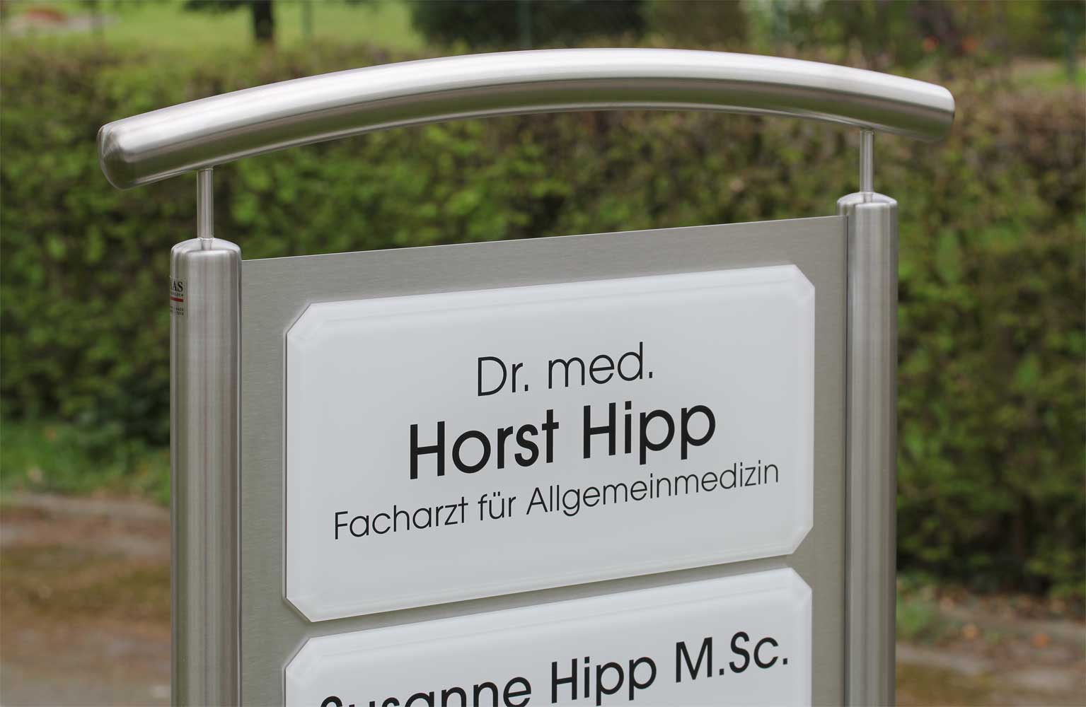 Edelstahl-Schildständer - Typ Halbbogen-V2A-Hipp