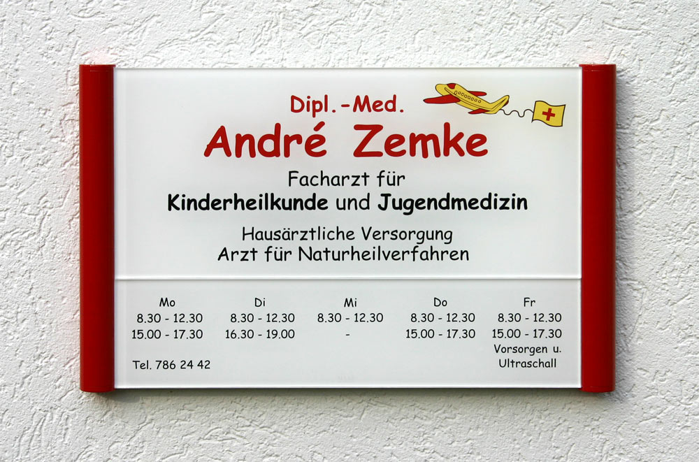 Acrylglasschild 8 mm Typ Margo-R - auf farbiger Alu-Konstruktion