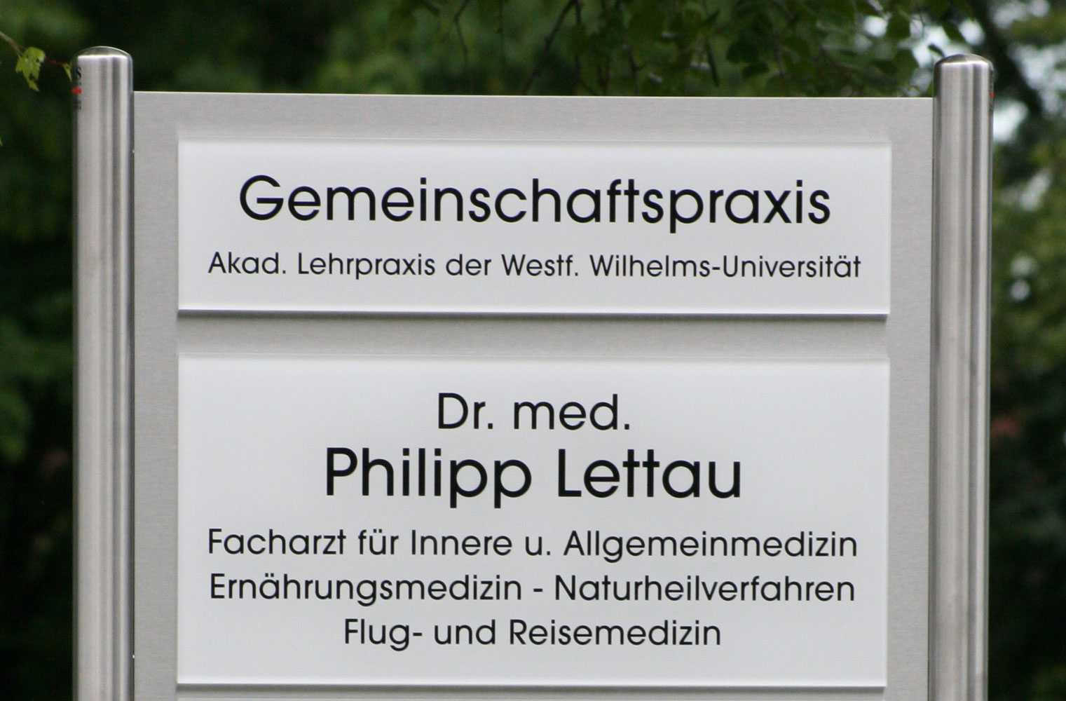 Edelstahl-Schildständer - Typ ESR-H-V2A-Plexi-Lettau