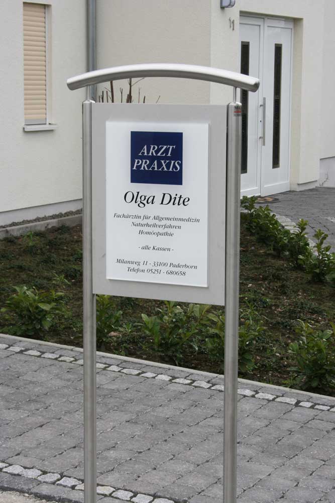 Edelstahl-Schildständer - Typ Halbbogen-V2A-Dite