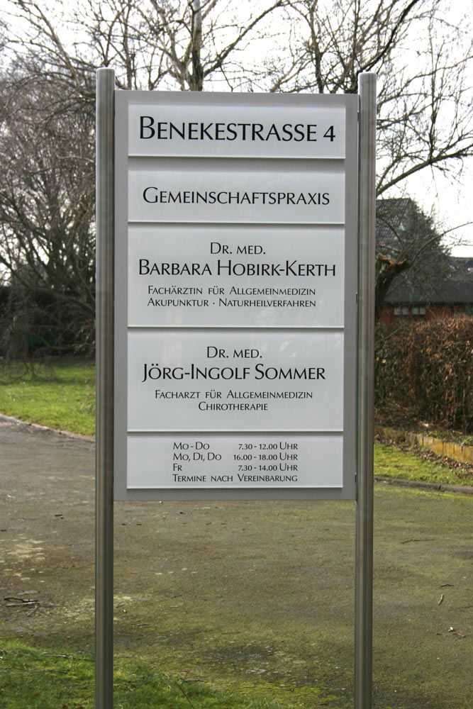 Edelstahl-Schildständer - Typ ESR-H-V2A-Plexi-Hobrik