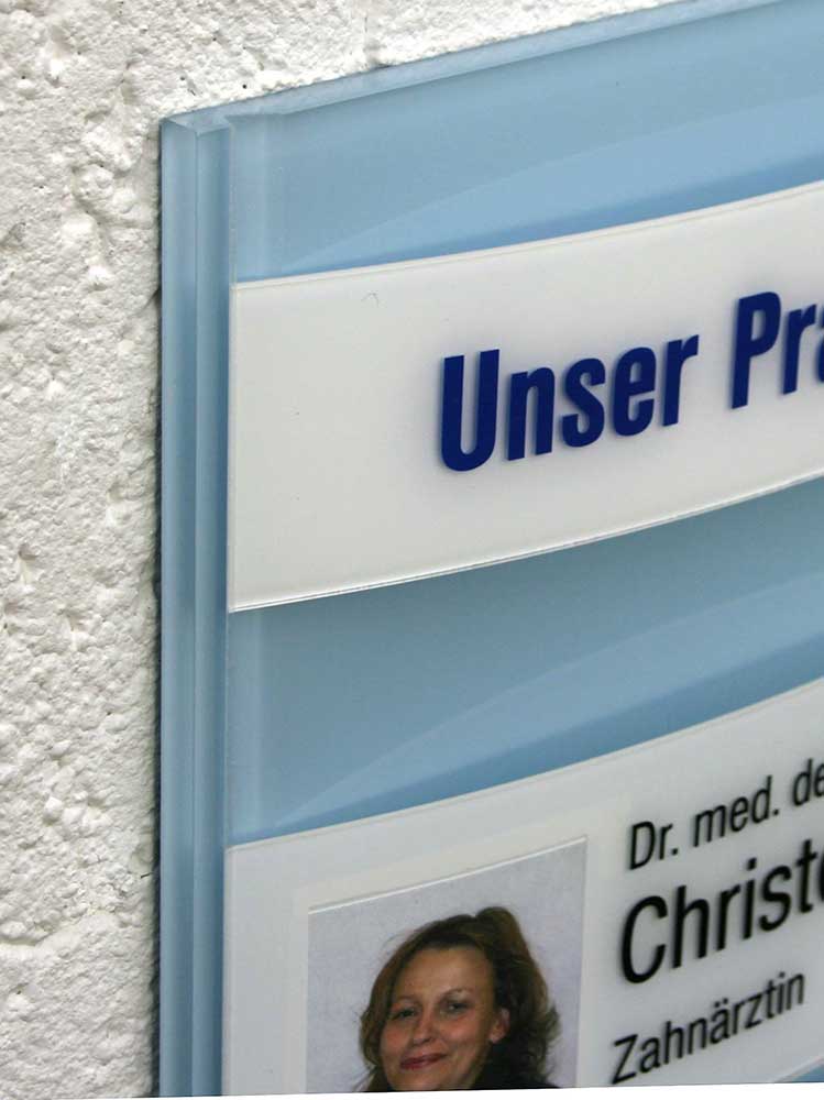 Mitarbeiter-Display - 225 x 500 mm - Überschrift + 4 Mitarbeiter