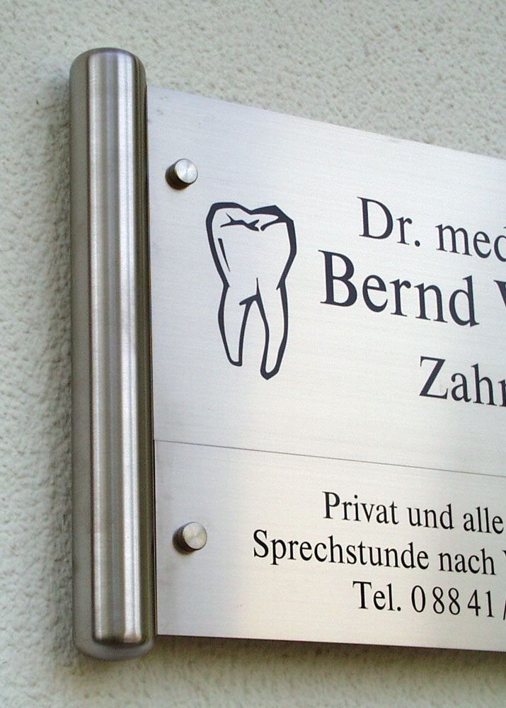 Rechteck Edelstahl-Schild 2 mm Typ Quadro-ESR - auf Edelstahl-Konstruktion