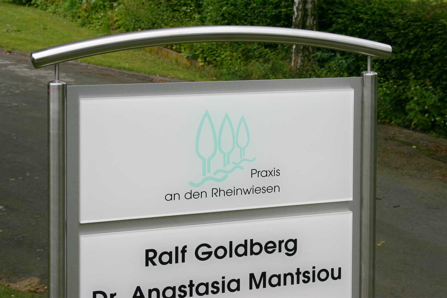Edelstahl-Schildständer - Typ Halbbogen-V2A-Goldberg