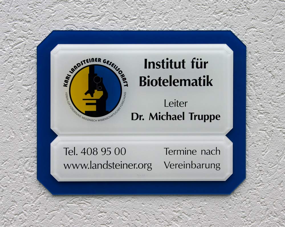 Achteck-Facetten Acrylglasschild 8 mm Typ Epsilon - mit Hintergrundplatte
