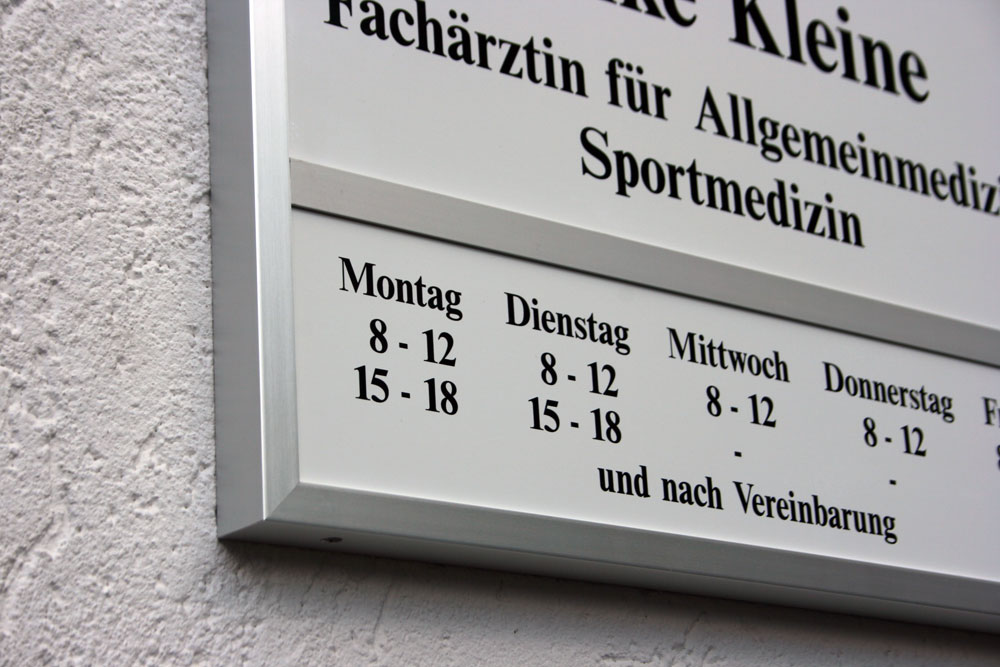 Alu-Wechselrahmen Typ Theta- - Rahmen silber eloxiert-Einschiebeschilder weiß