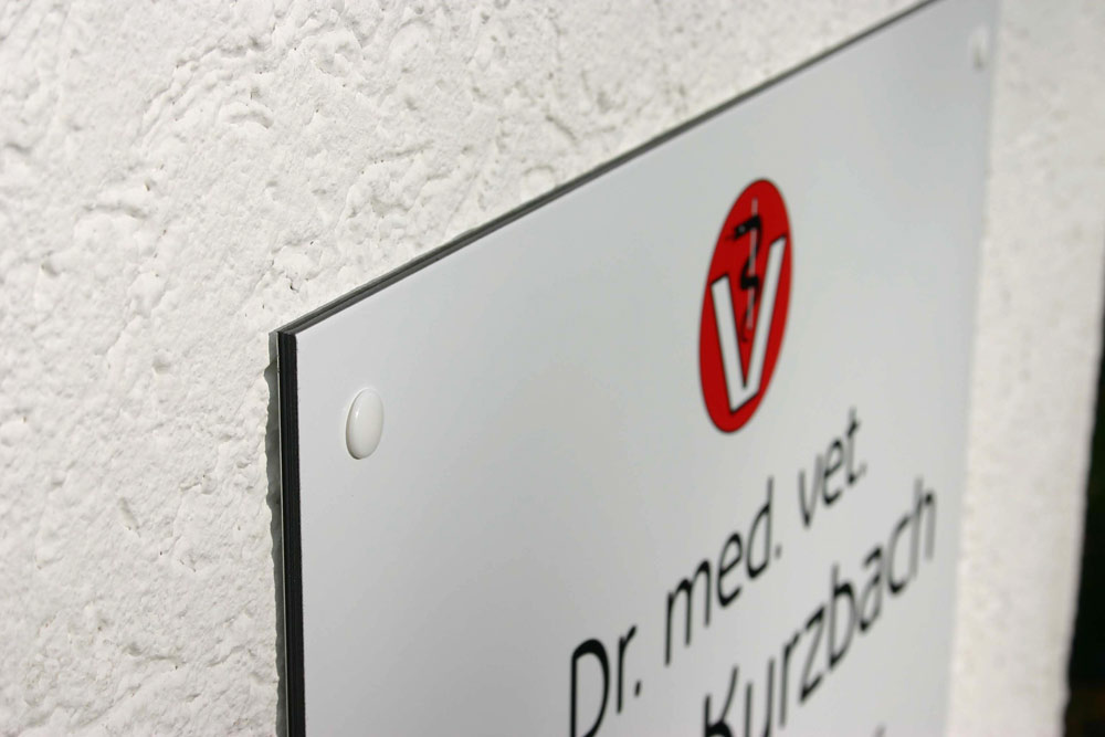 Preiswertes Schild Typ Dibond - 4 mm Alu-Kunststoff-Sandwichplatte
