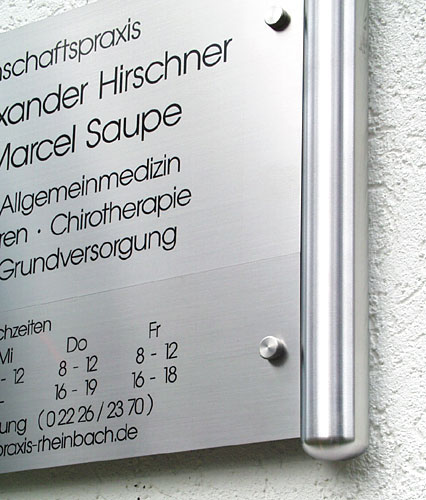 Rechteck Edelstahl-Schild 2 mm Typ Quadro-ESR - auf Edelstahl-Konstruktion