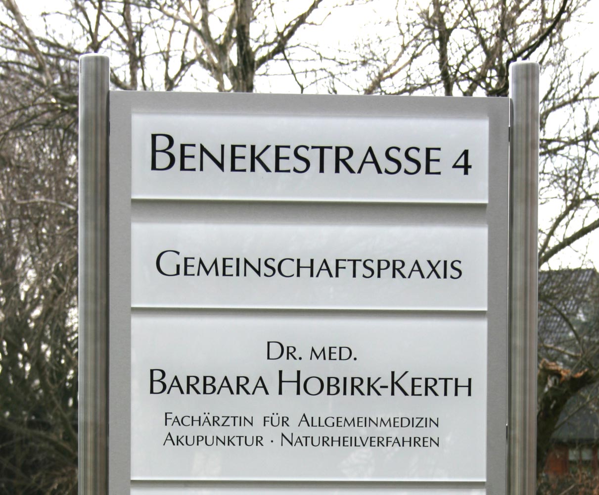Edelstahl-Schildständer - Typ ESR-H-V2A-Plexi-Hobrik