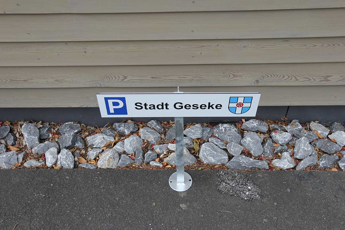 Parkplatzschild 520 x 110 mm (BxH) - mit Pfosten zum Aufschrauben