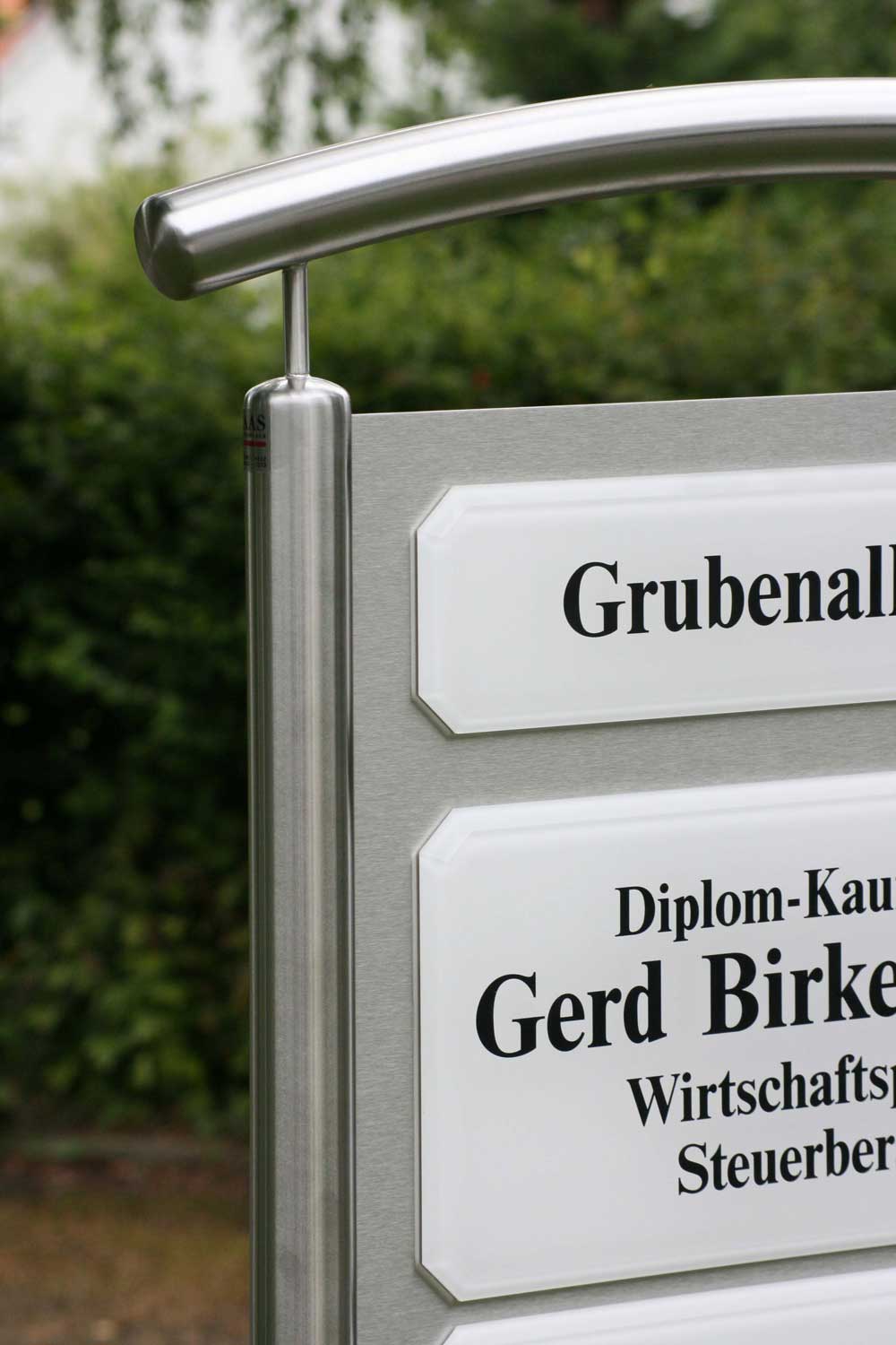 Edelstahl-Schildständer - Typ Halbbogen-V2A-Birkenhagen