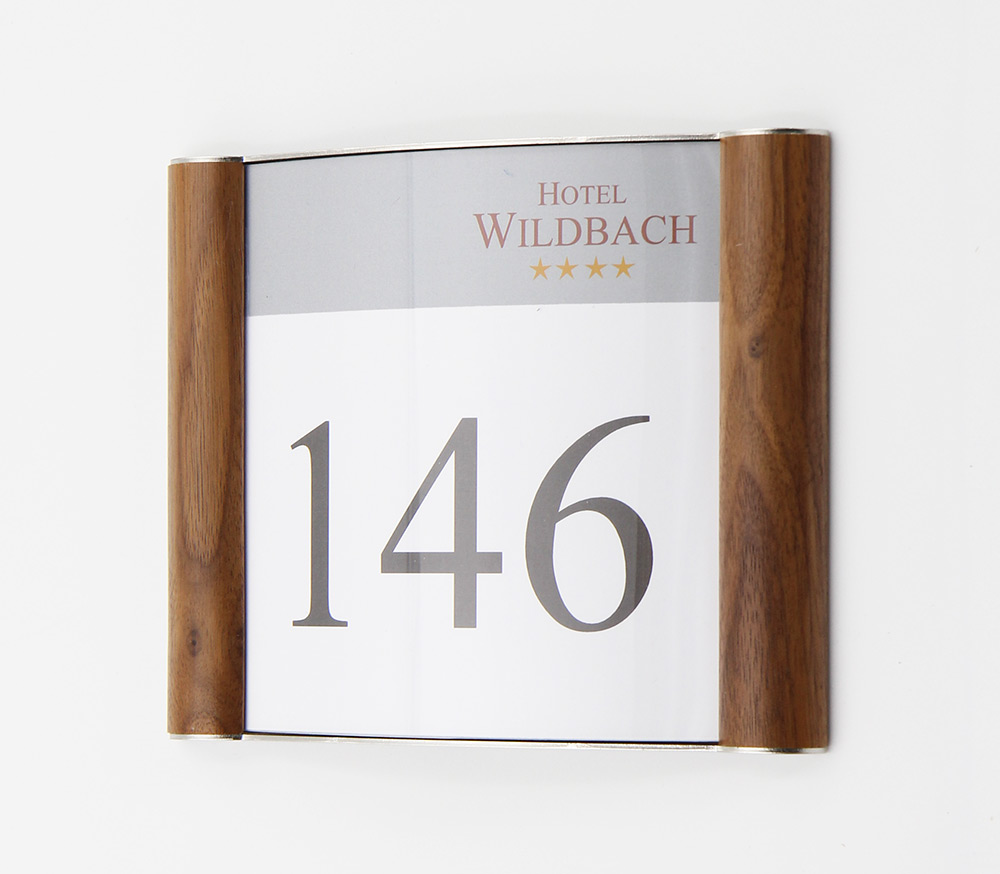 Türschild Westerwald-Nussbaum - 190 x 150 mm (BxH)