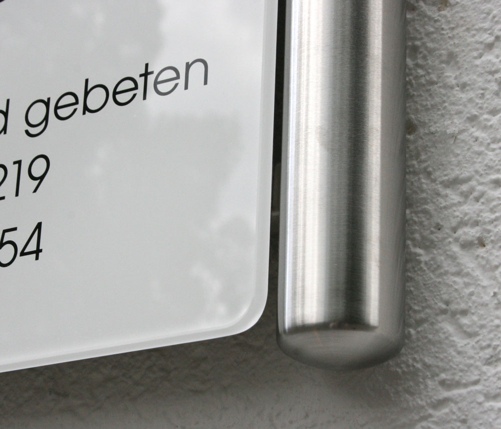 Rundeck Acrylglasschild 8 mm Typ Delta-ESR - auf Edelstahl-Konstruktion