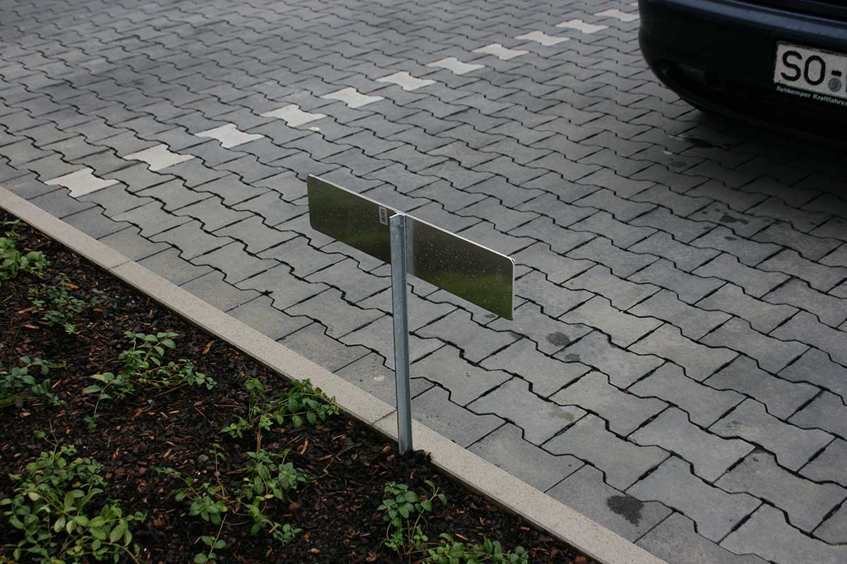 Parkplatzschild 520 x 110 mm (BxH) - mit Einschlag-Pfosten